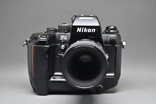 尼康F4旗艦級單反相機，自動對焦鏡頭深受攝影師歡迎