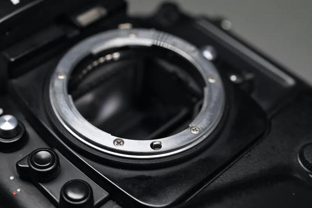 尼康F4旗艦級單反相機，自動對焦鏡頭深受攝影師歡迎 第2张